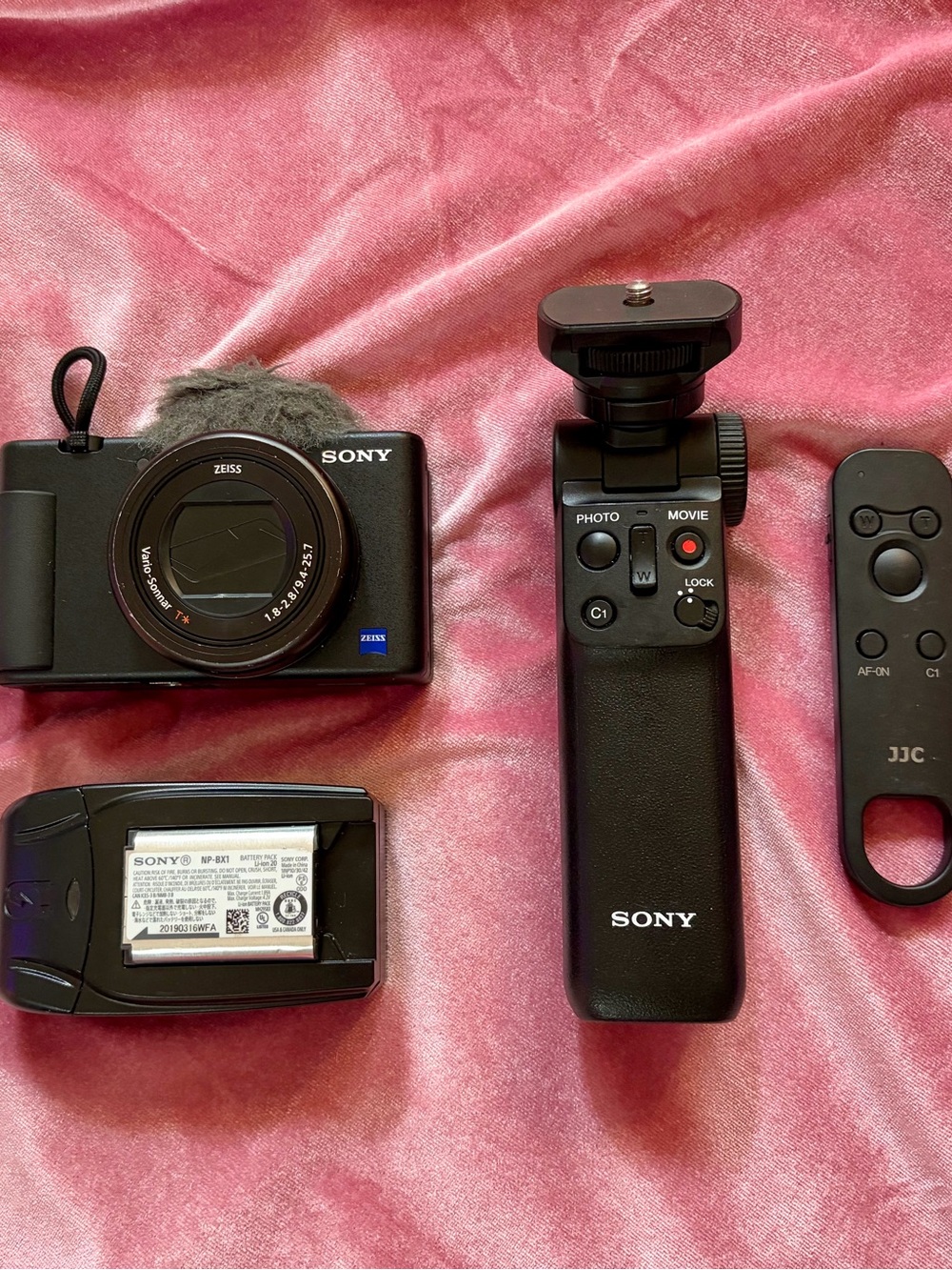 Sony Black Compact Digital Camera with ZEISS Lens and Black Strap - Picture 4 of 4